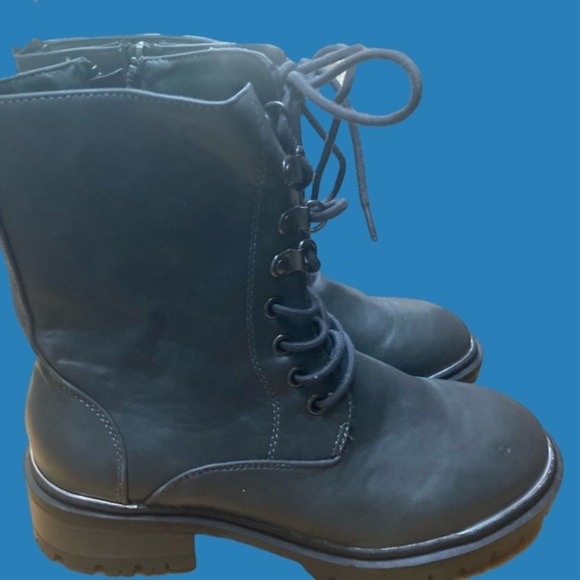 New Torrid Blue Gray Metal Heel & Cap Combat Boots 7W - Picture 2 of 8